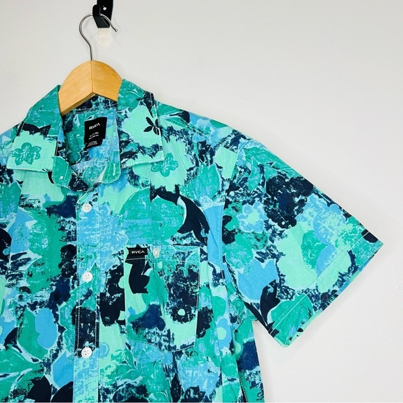 RVCa Green Camo Lightweight Button Up S - Picture 2 of 5